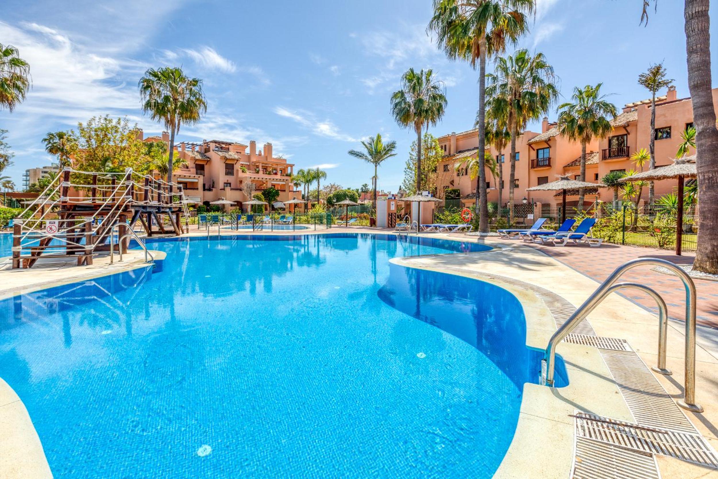 Deluxe relax apartment with pool