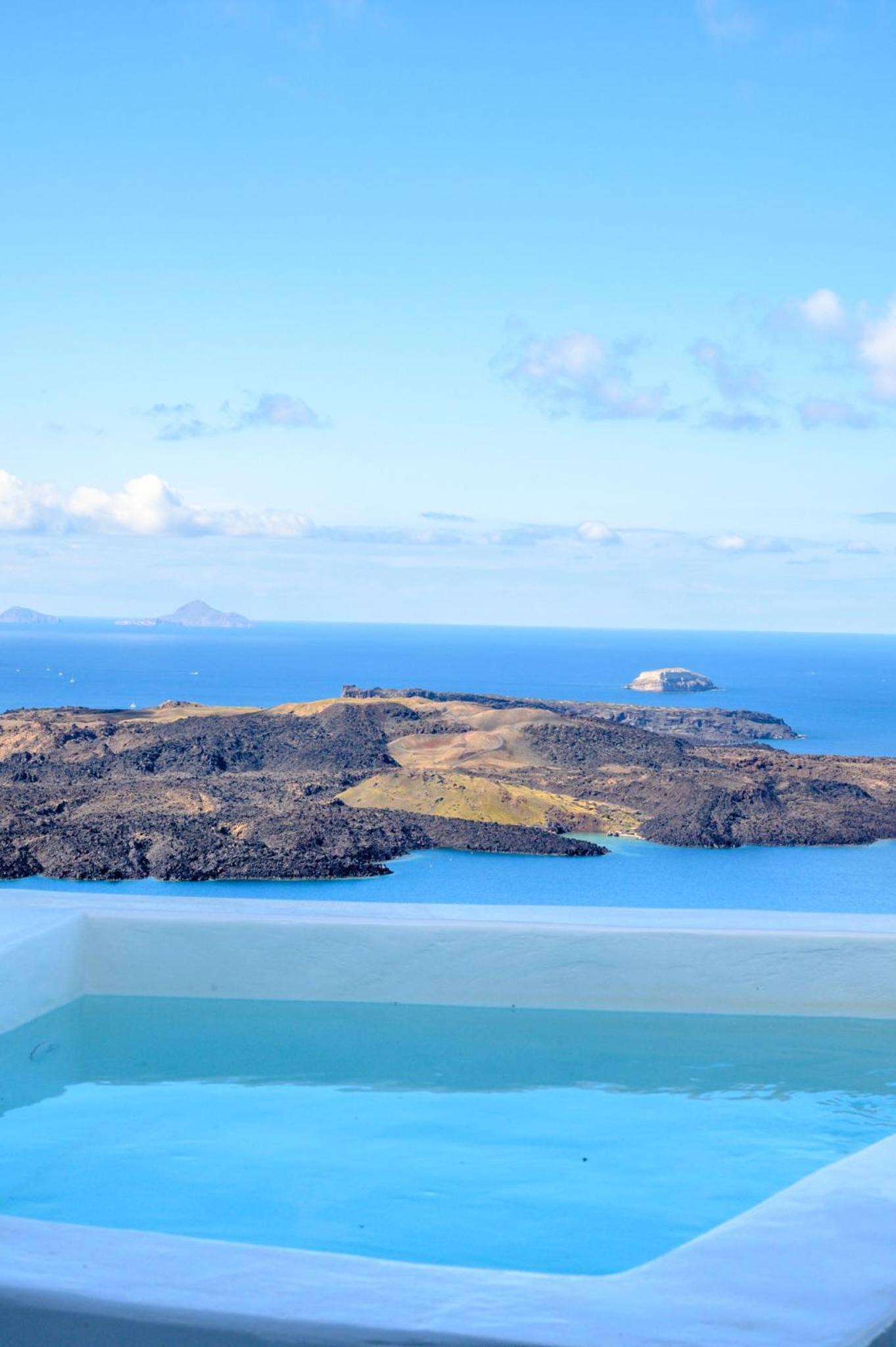 Karpimo Scenery - Caldera Sunset View - Private Hot Tub - Firostefani