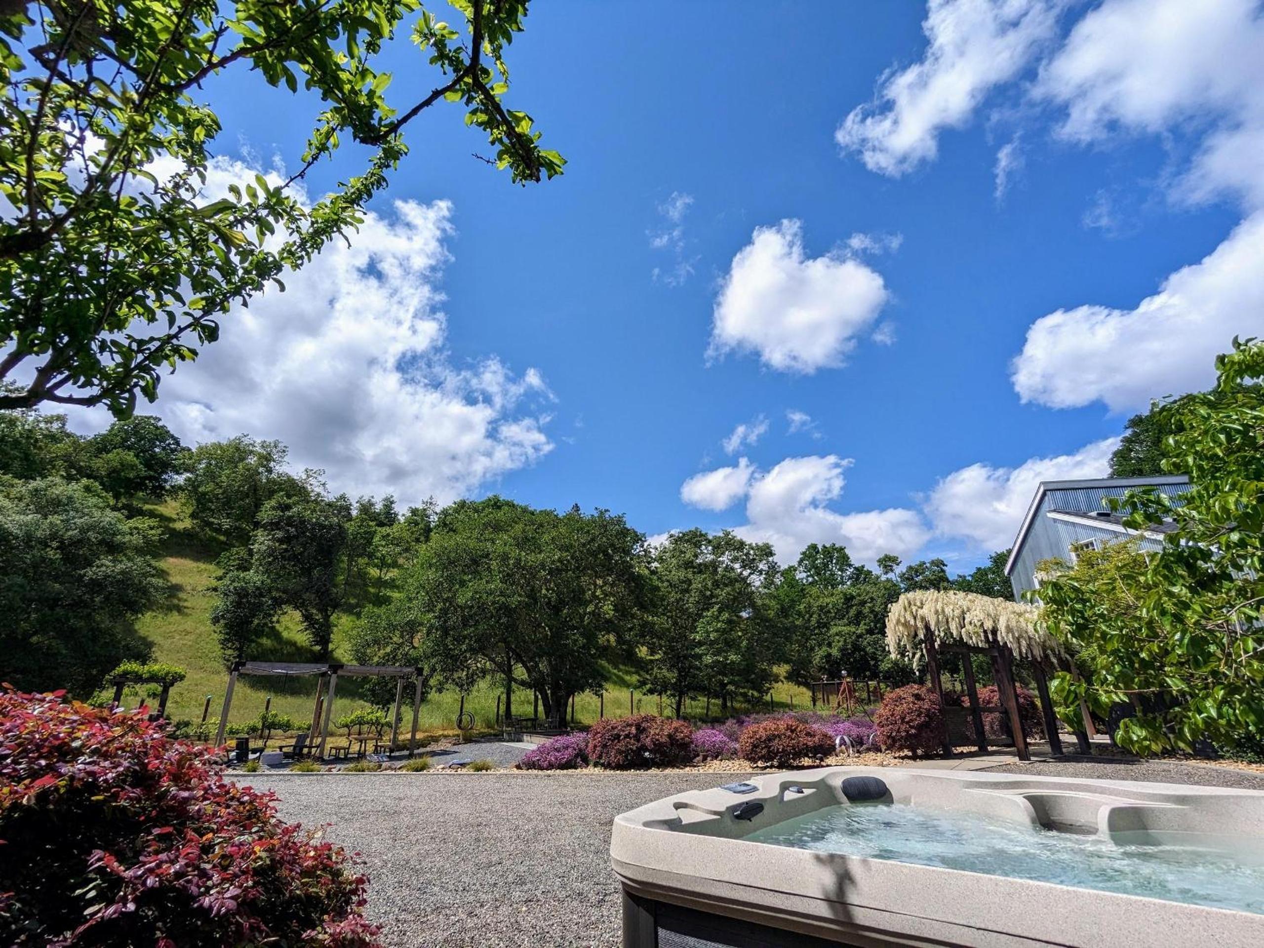 Wc Oasis With Hot Tub - Wine Tastings Included view 2