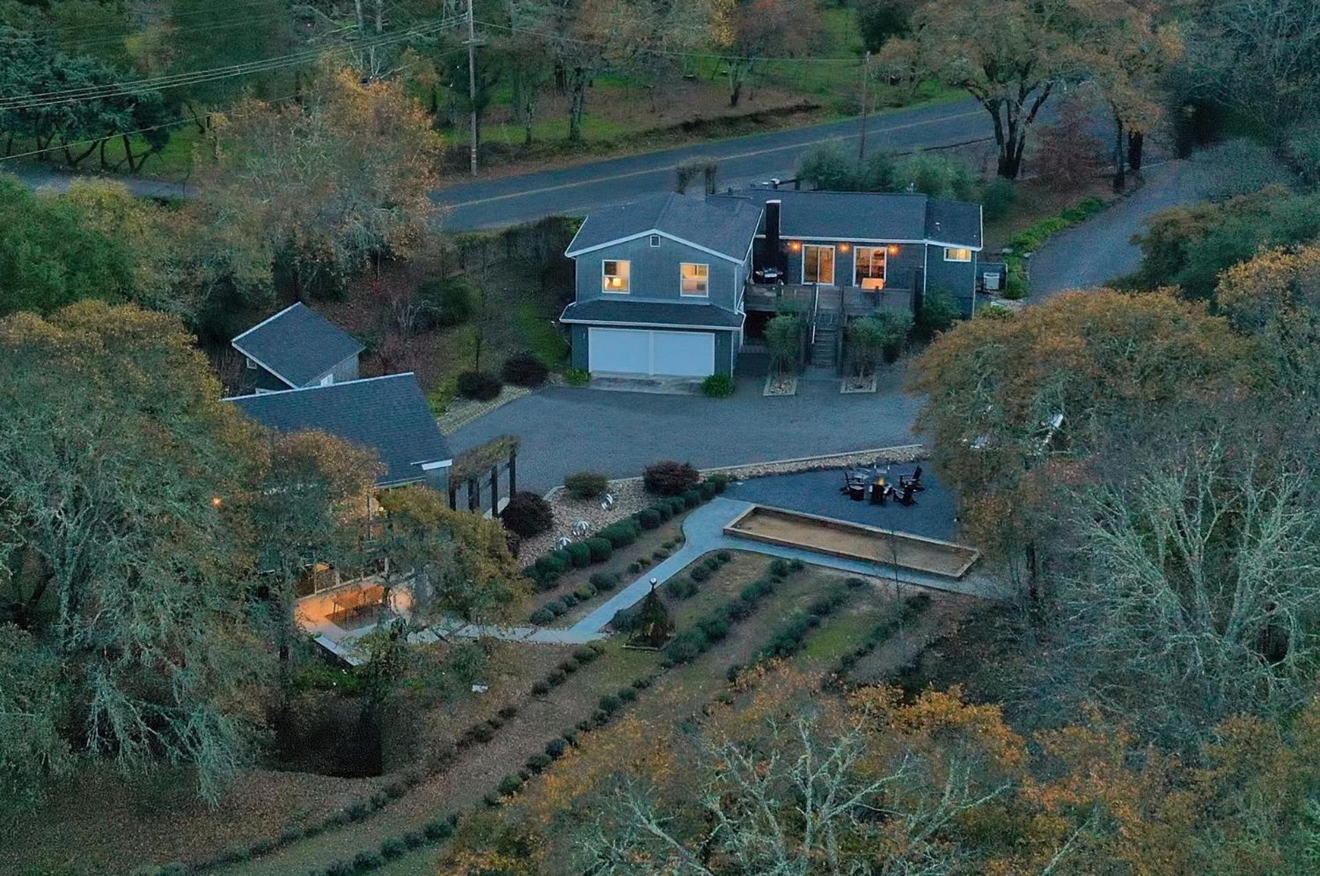 Wc Oasis With Hot Tub - Wine Tastings Included view 3