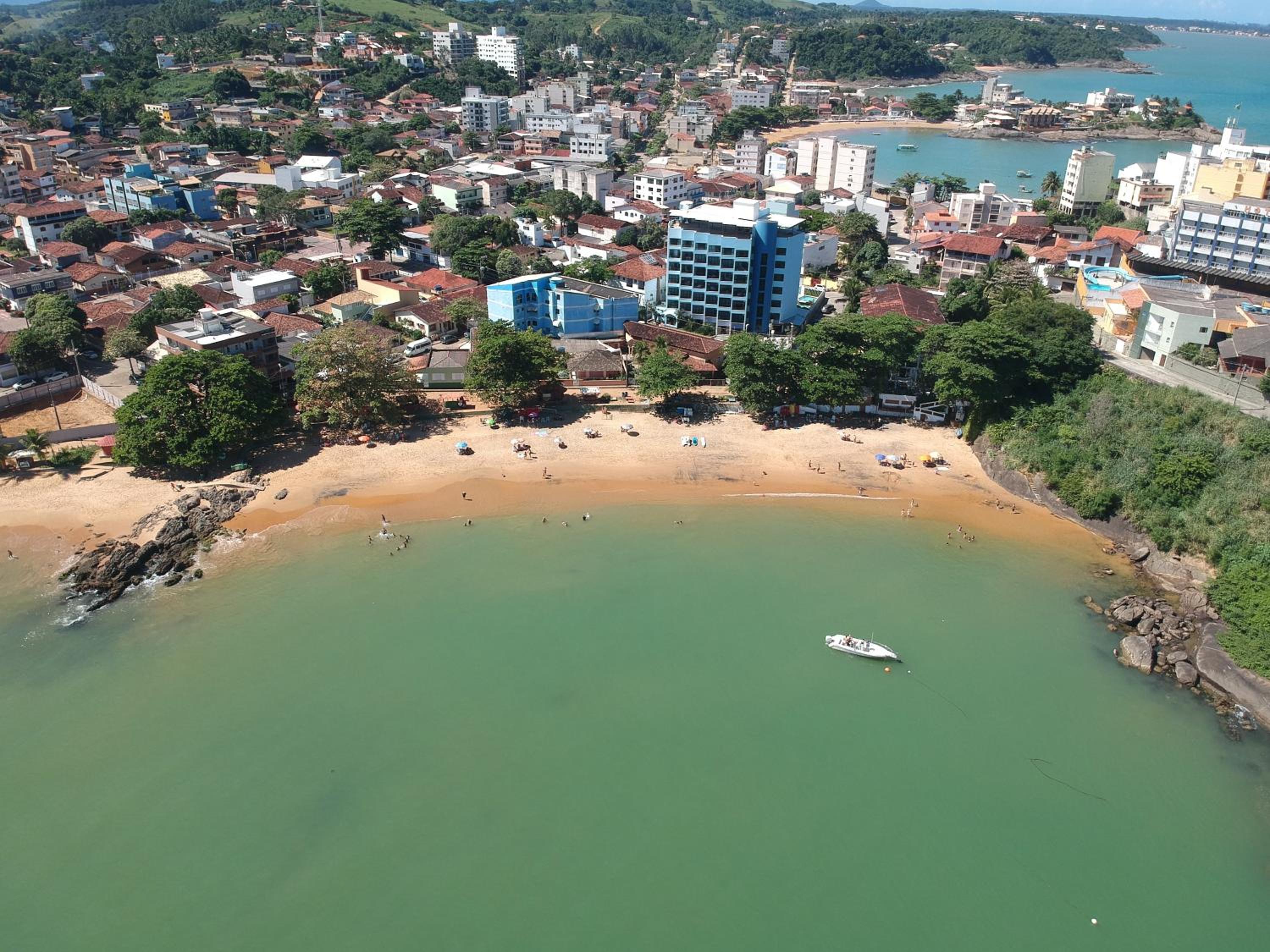 Casa com pes na areia em Iriri - ES