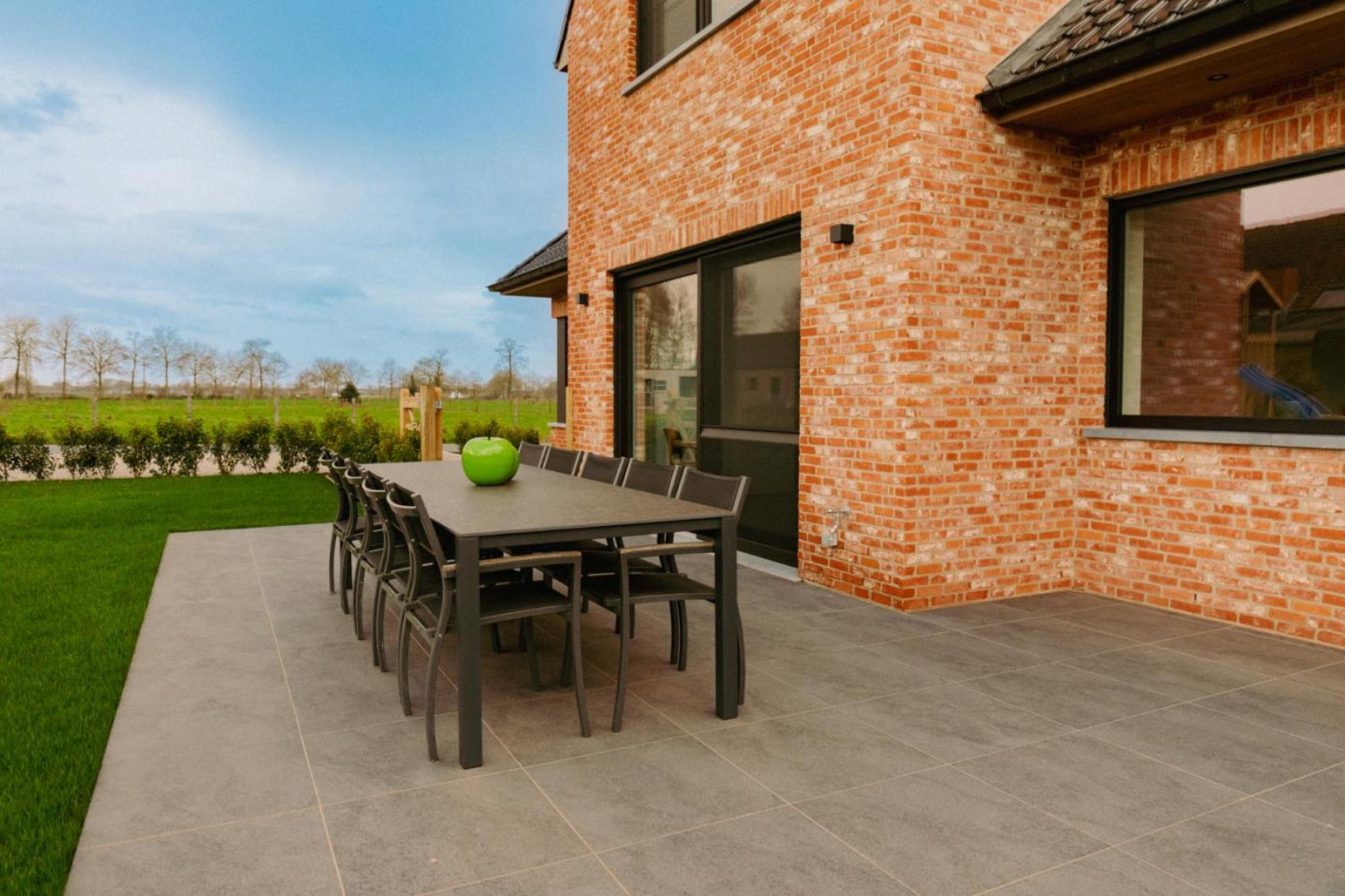 Luxury holiday home in Zwevezele