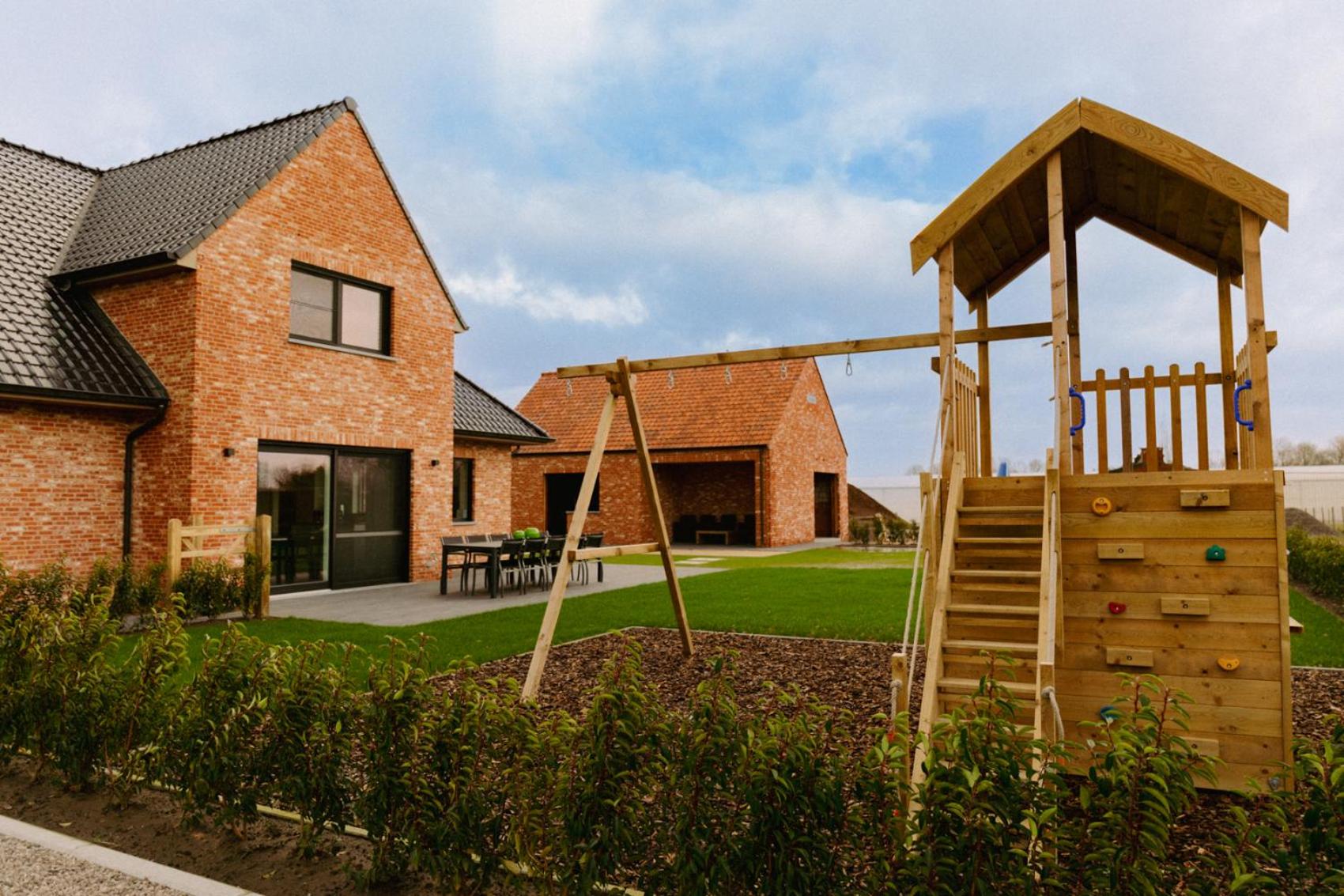 Luxury holiday home in Zwevezele