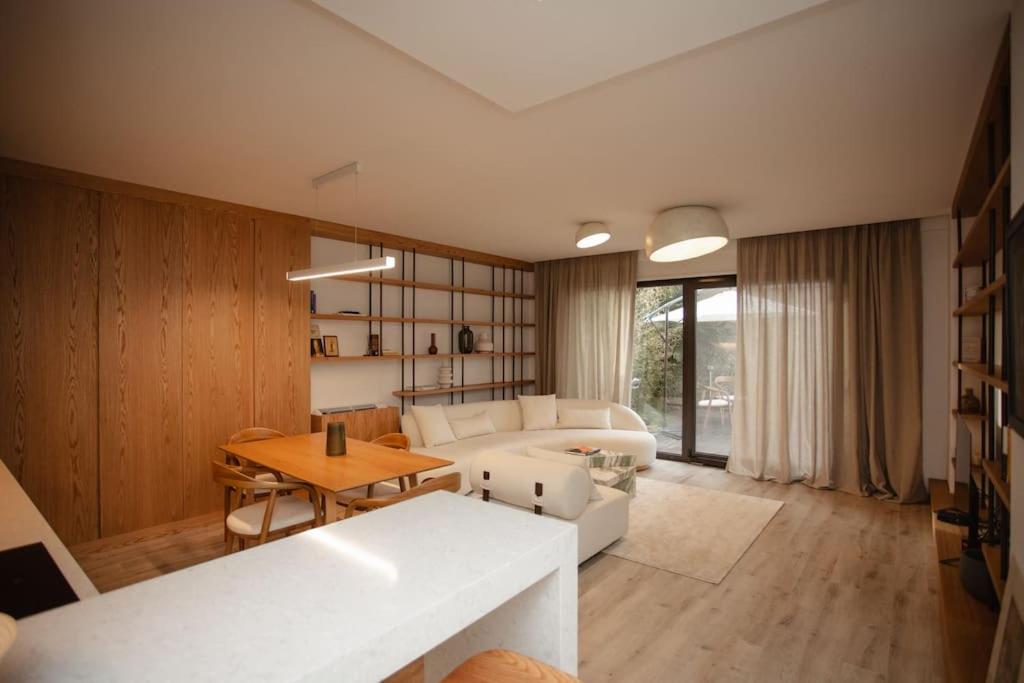 The Luxury Garden Apartment by PikHost photo 2