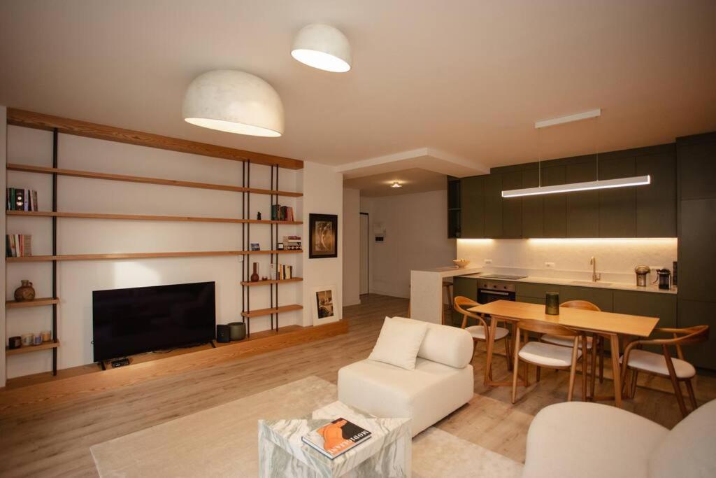 The Luxury Garden Apartment by PikHost photo 4