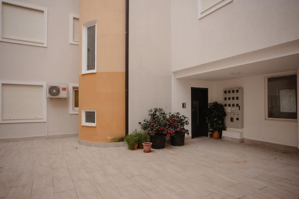 The Luxury Garden Apartment by PikHost
