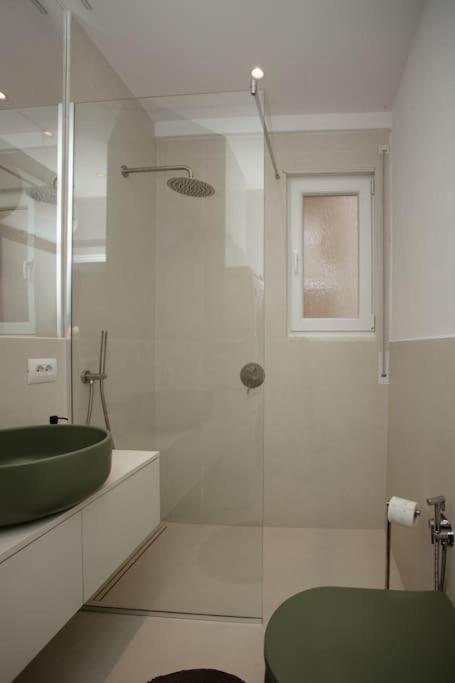 The Luxury Garden Apartment by PikHost