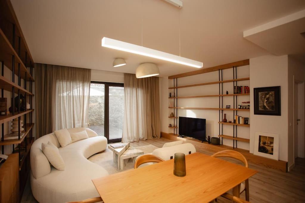The Luxury Garden Apartment by PikHost