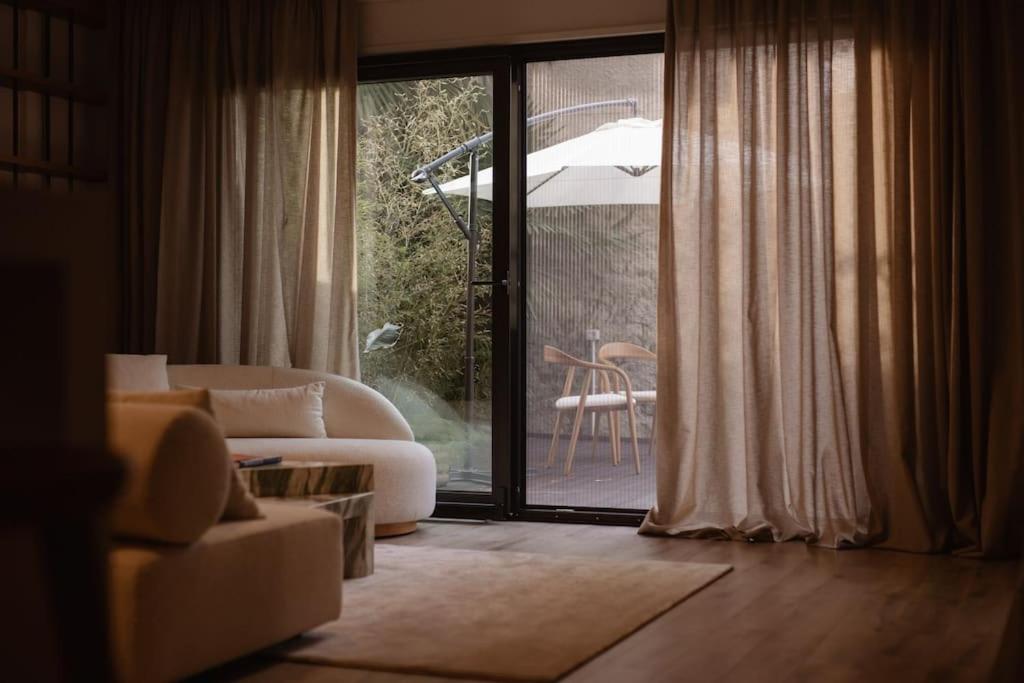 The Luxury Garden Apartment by PikHost