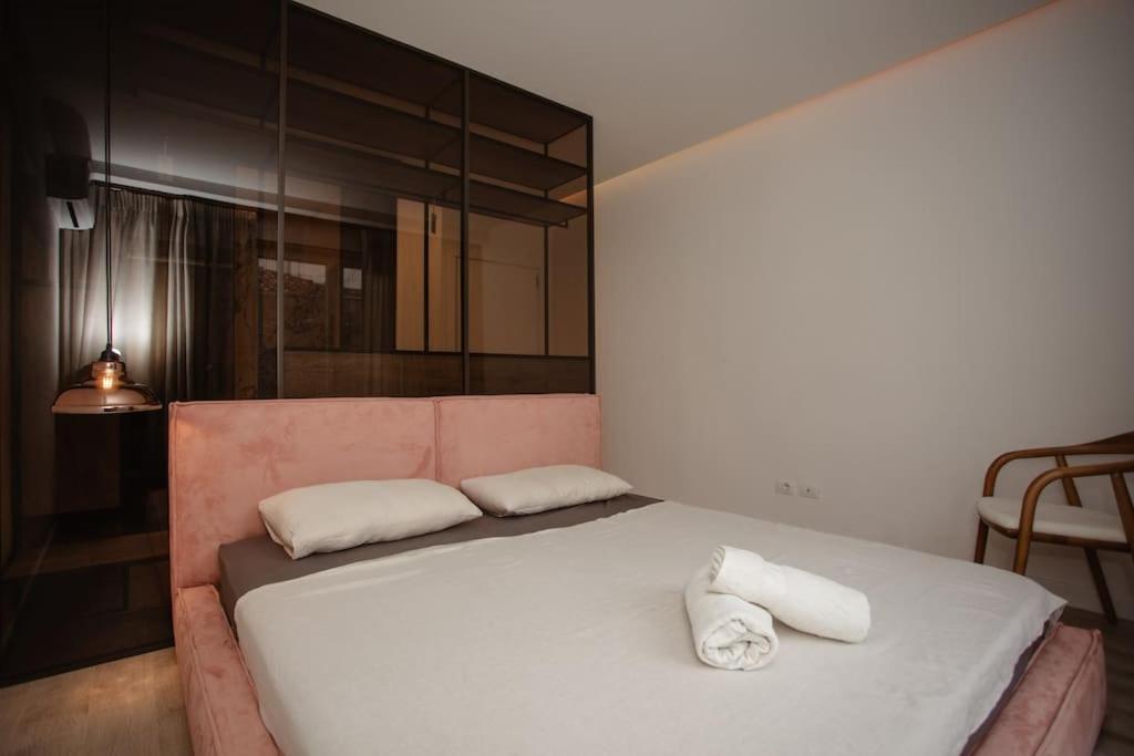 The Luxury Garden Apartment by PikHost