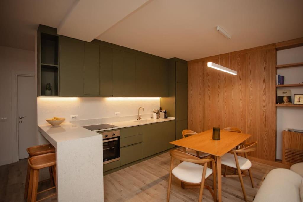 The Luxury Garden Apartment by PikHost