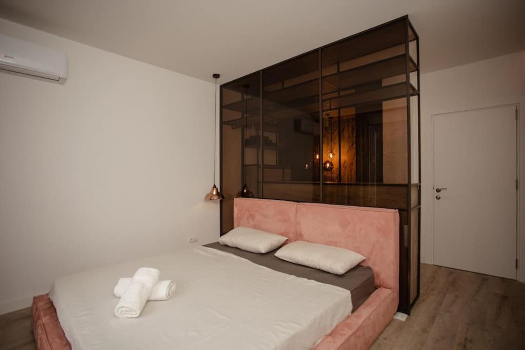 The Luxury Garden Apartment by PikHost