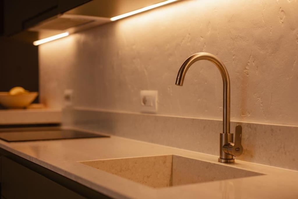 The Luxury Garden Apartment by PikHost