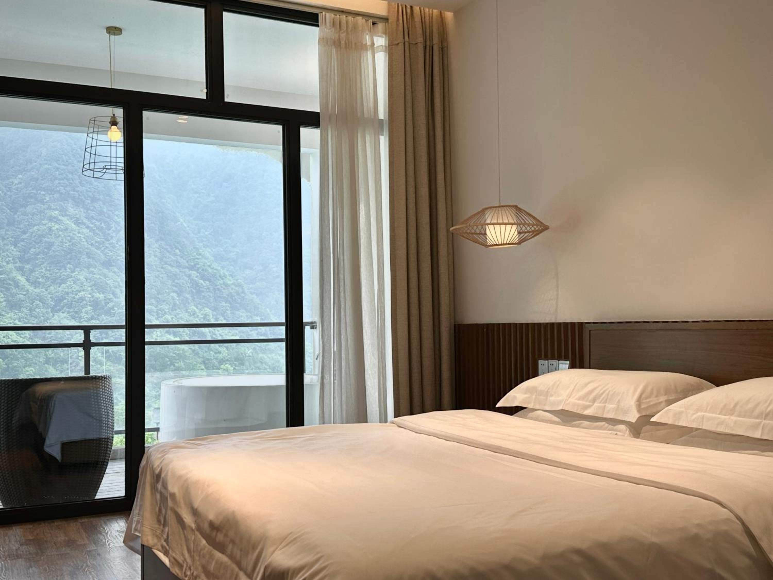 Zhangjiajie National Park Nvue Resorts