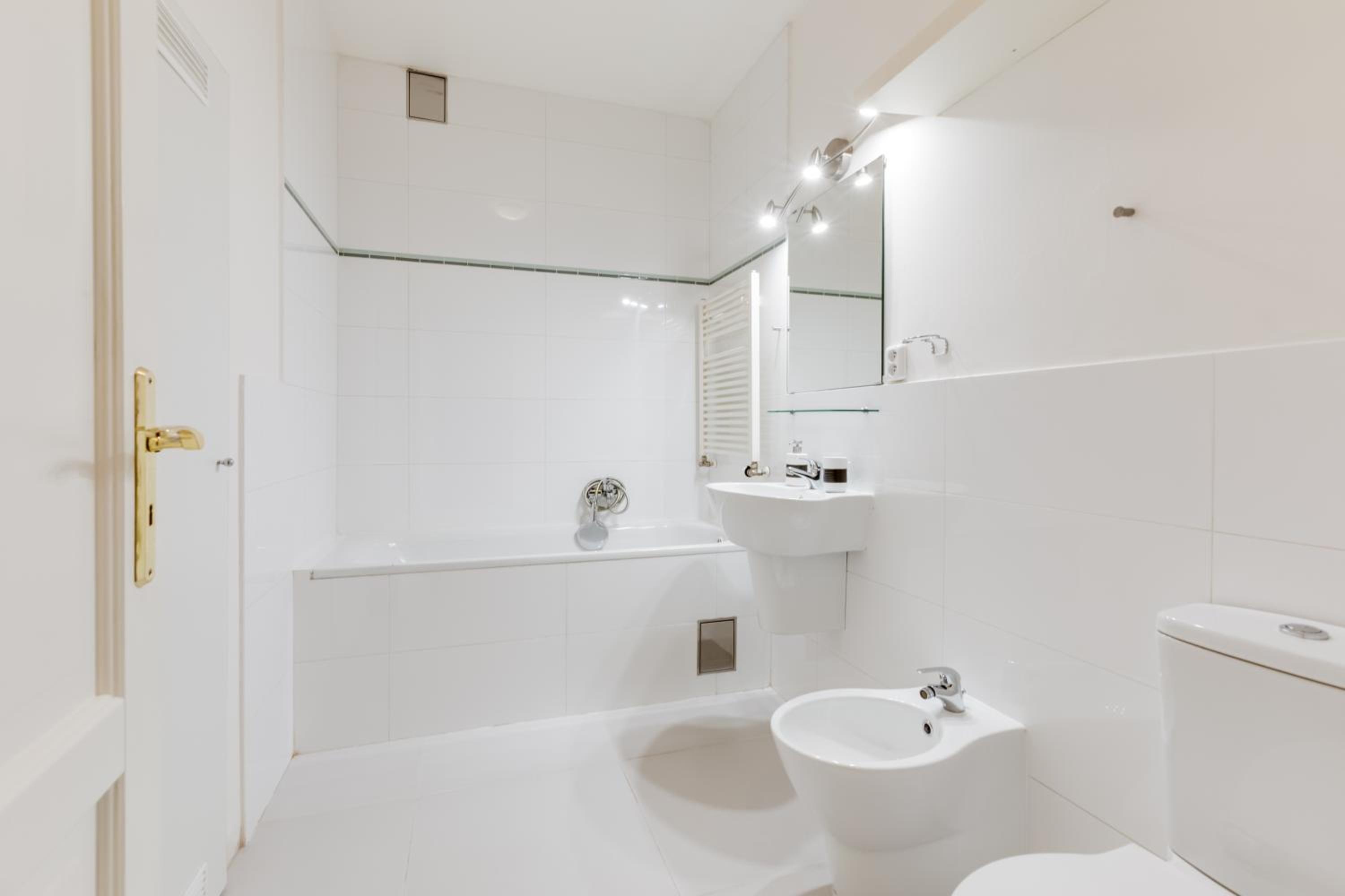 Luxury Riverside Apartments In The Center Of Prague