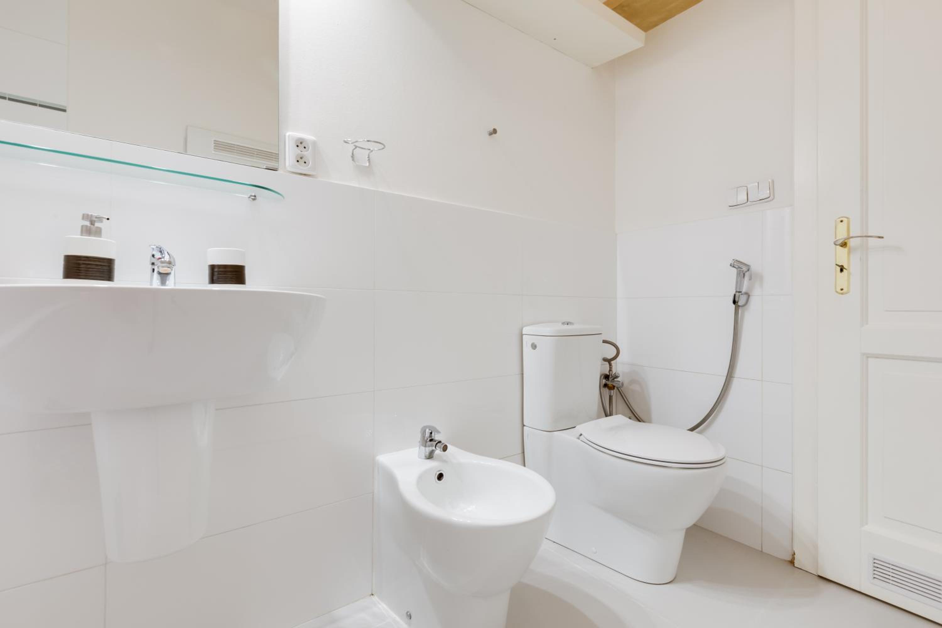Luxury Riverside Apartments In The Center Of Prague