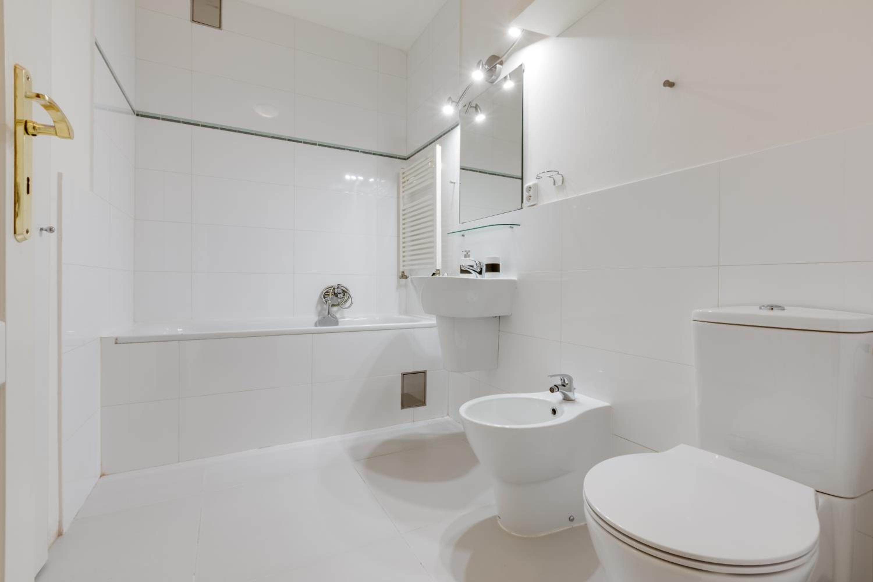 Luxury Riverside Apartments In The Center Of Prague