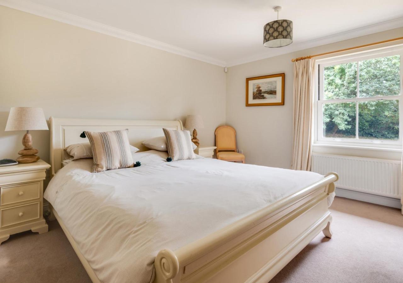 Admirals Lodge