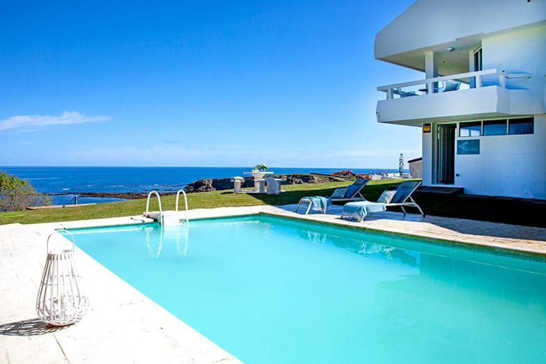 Wishome-Casa muy grande con precioso jardín y piscina en Comillas