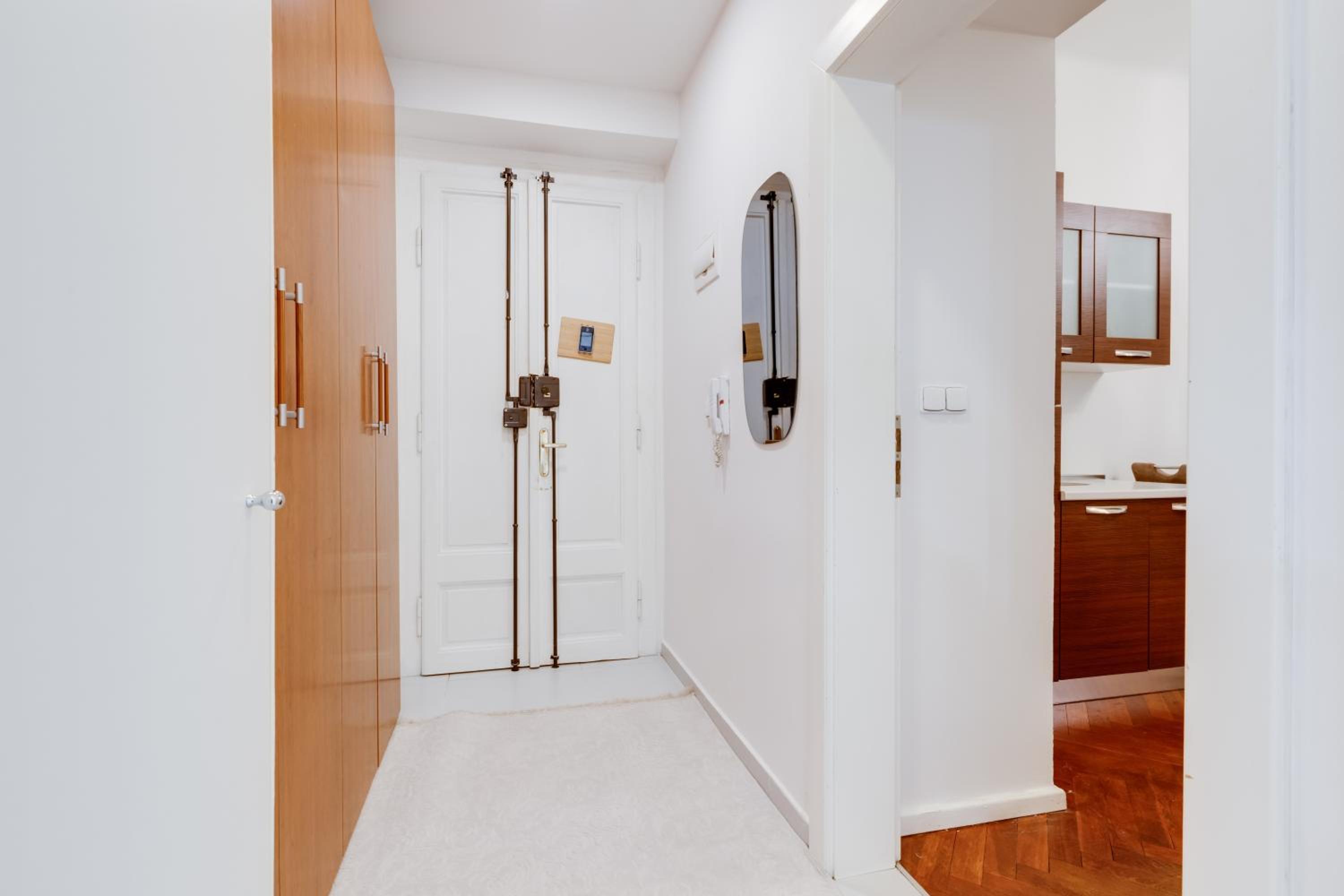 Luxury Riverside Apartments In The Center Of Prague