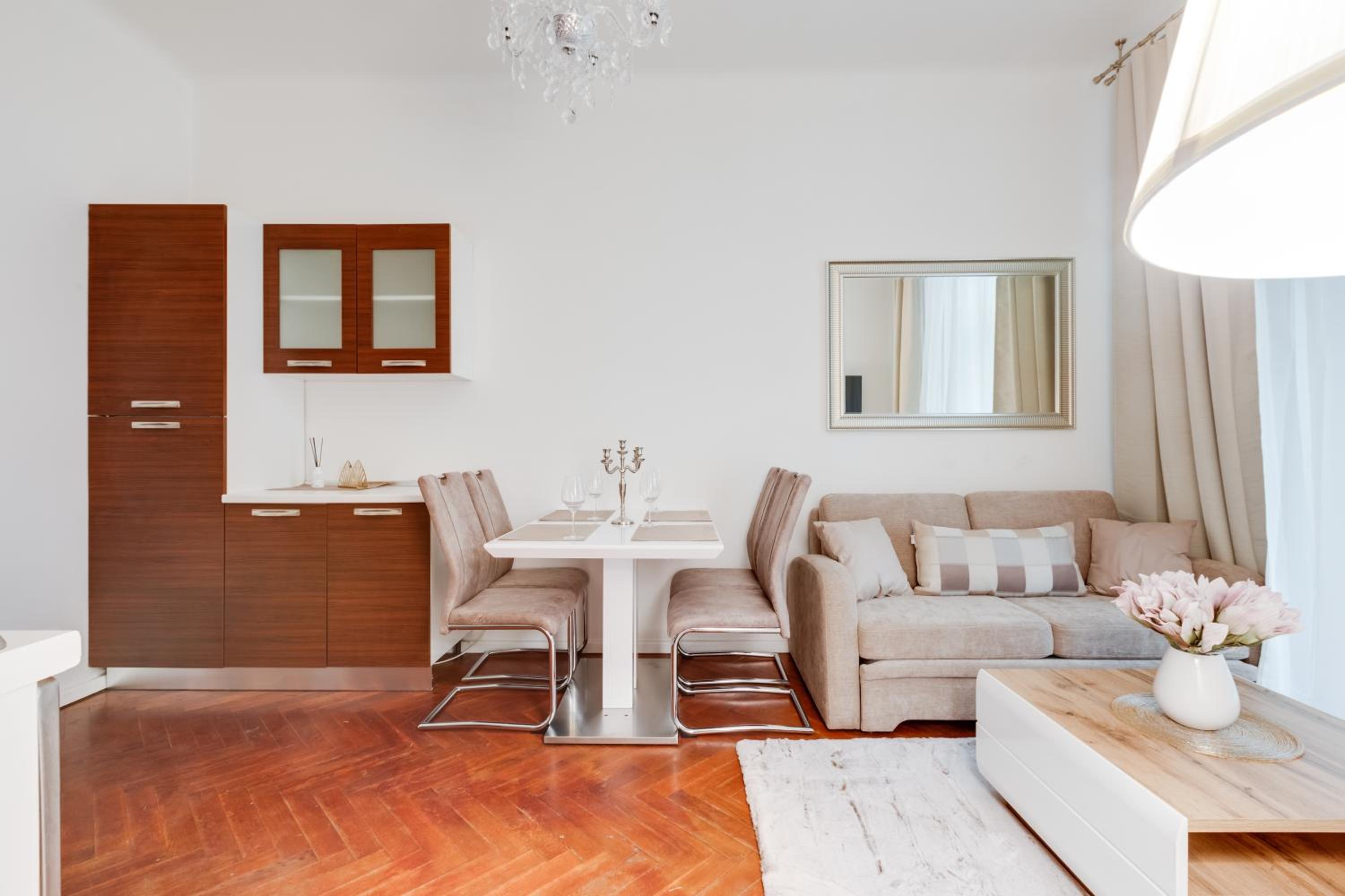 Luxury Riverside Apartments In The Center Of Prague