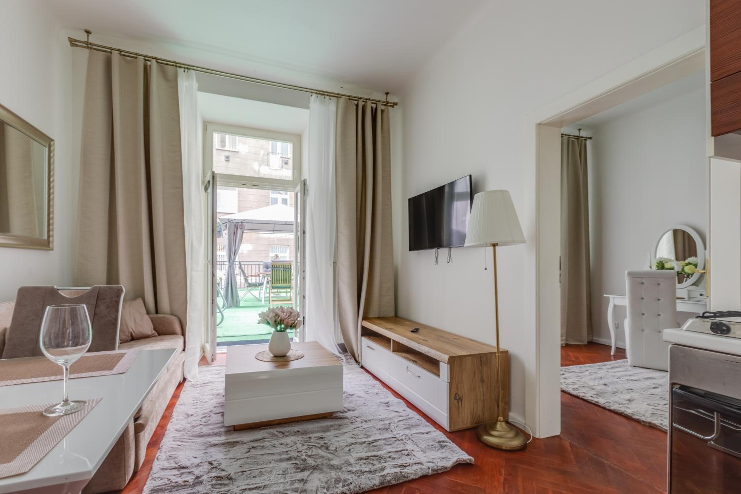 Luxury Riverside Apartments In The Center Of Prague