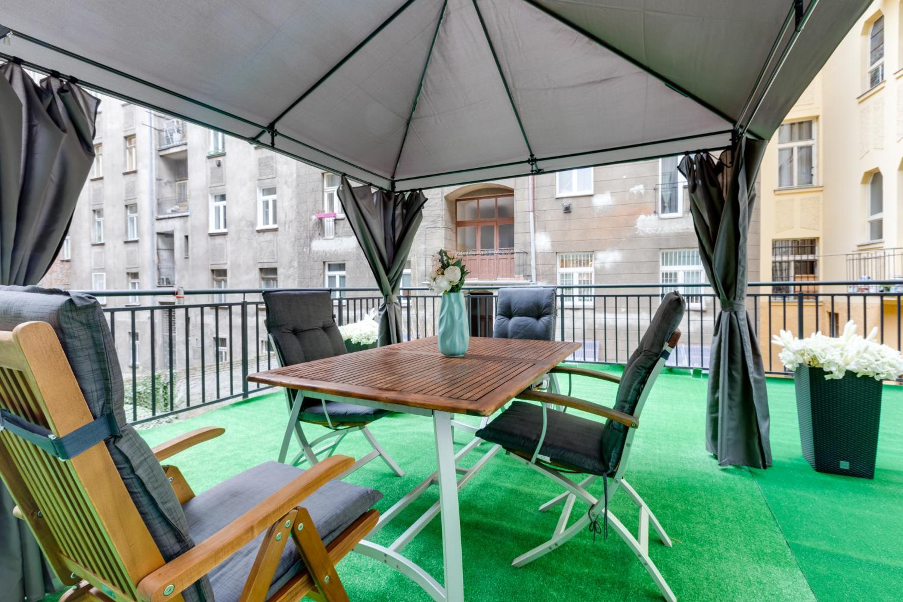Luxury Riverside Apartments In The Center Of Prague