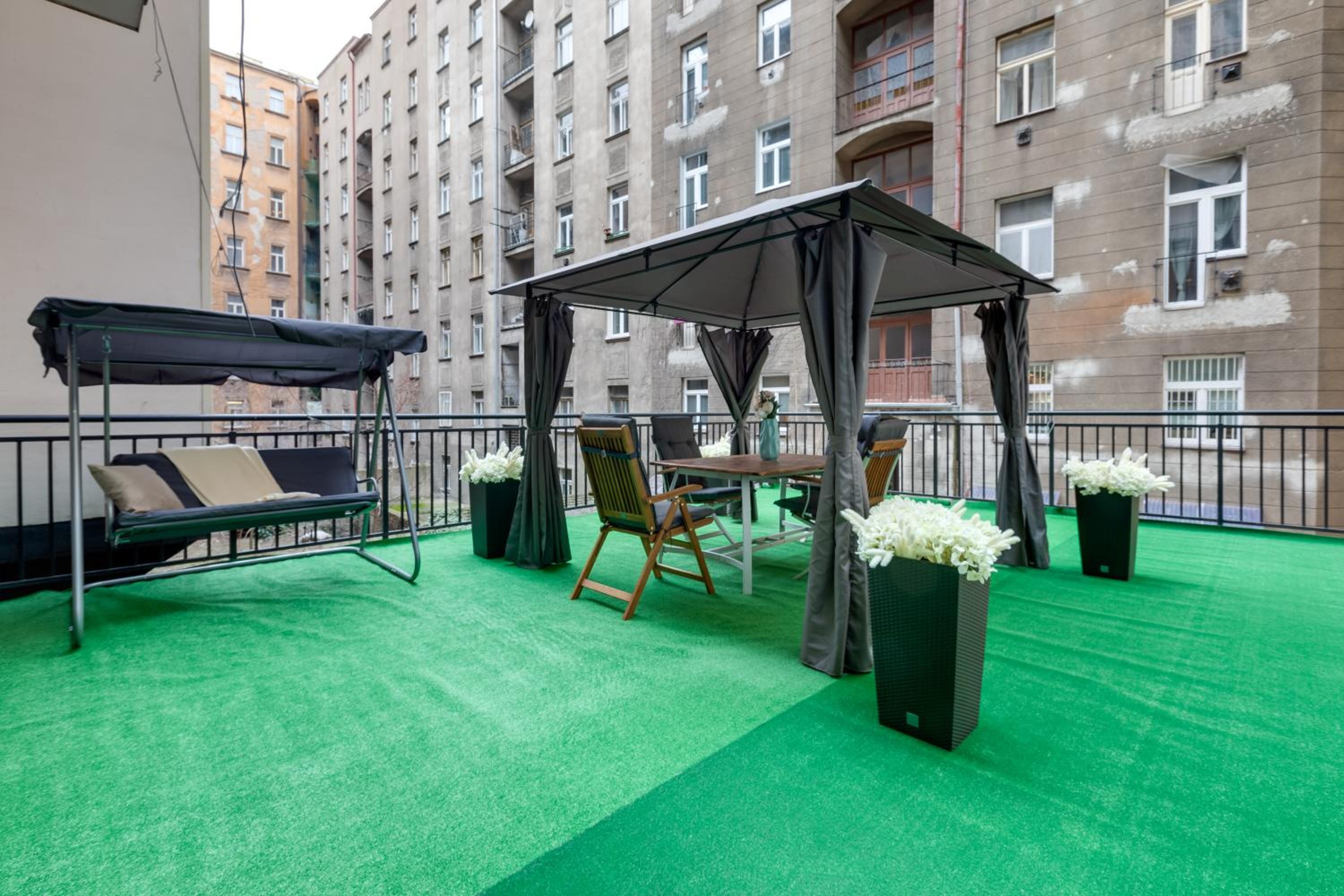 Luxury Riverside Apartments In The Center Of Prague