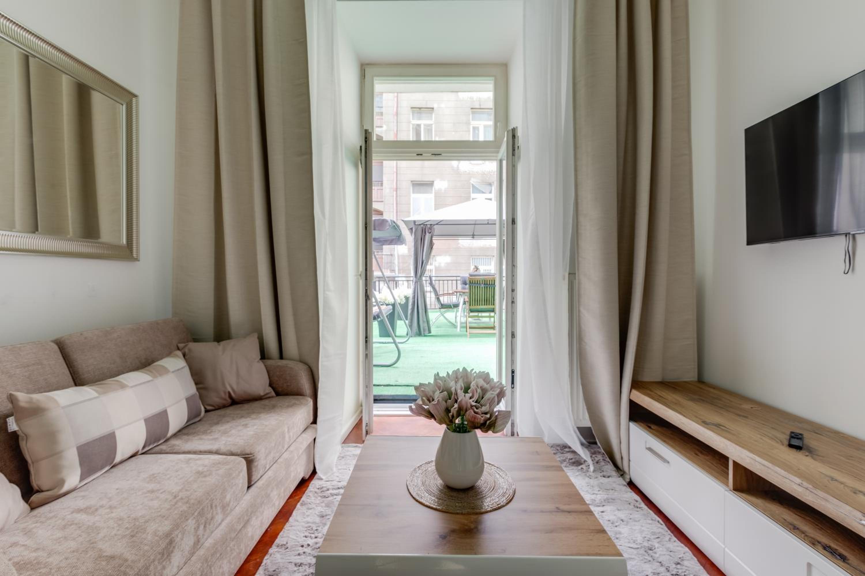Luxury Riverside Apartments In The Center Of Prague