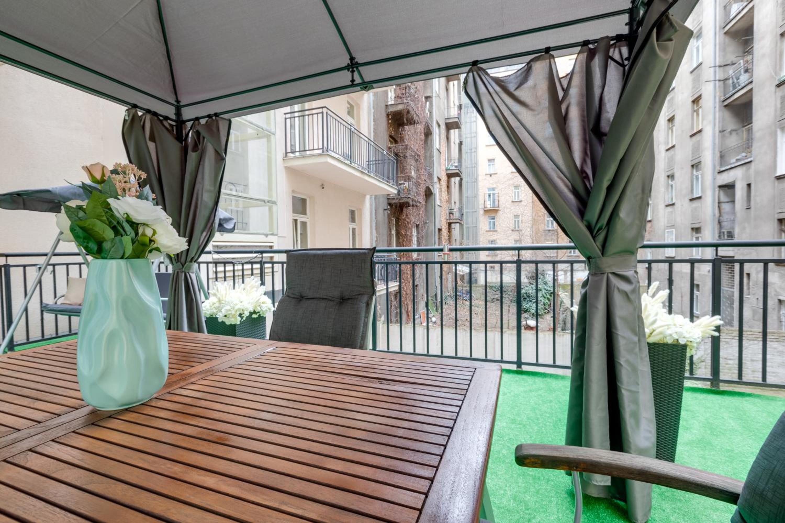 Luxury Riverside Apartments In The Center Of Prague