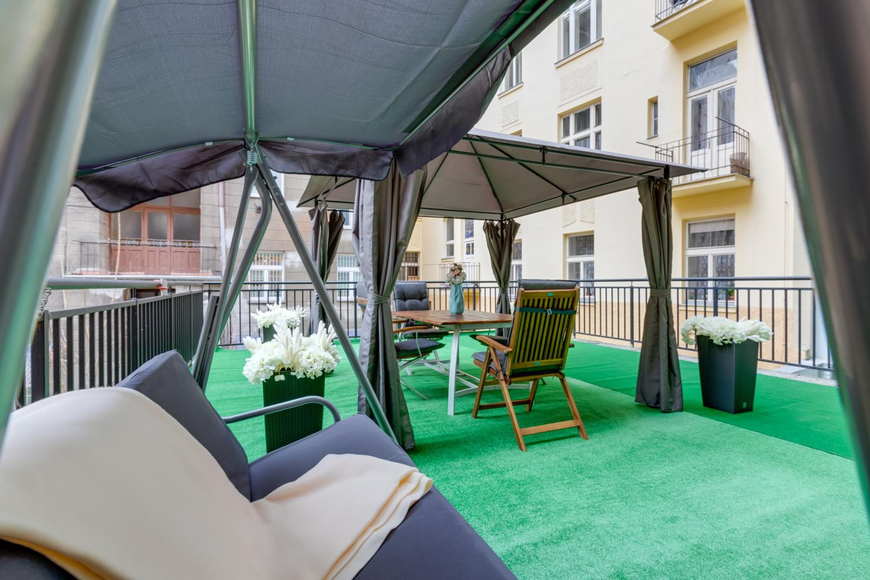 Luxury Riverside Apartments In The Center Of Prague