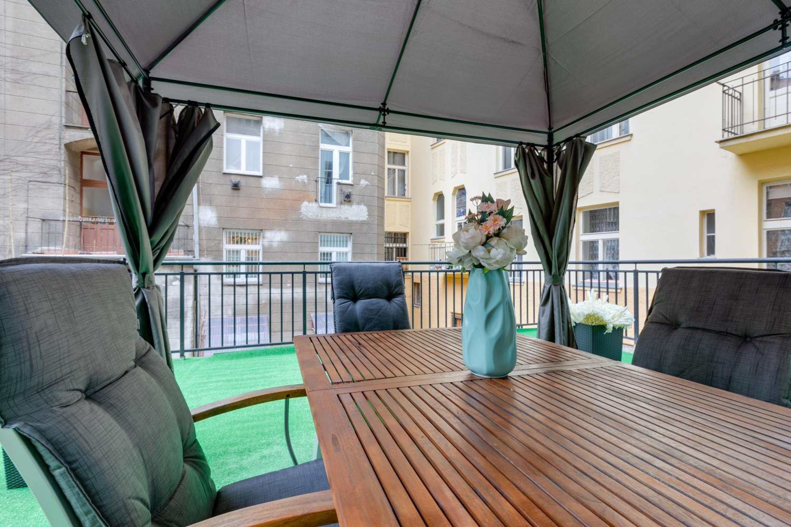 Luxury Riverside Apartments In The Center Of Prague