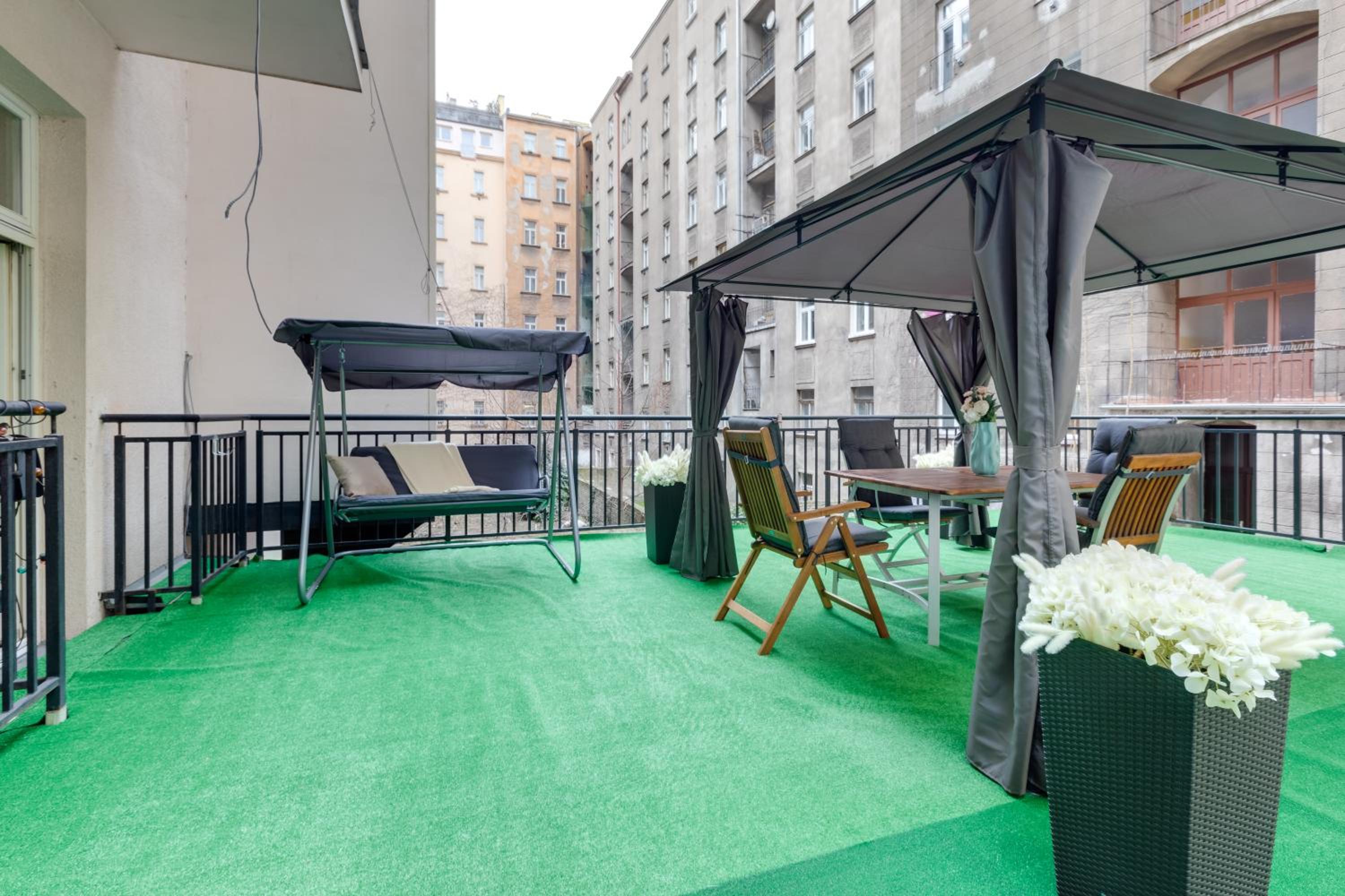 Luxury Riverside Apartments In The Center Of Prague