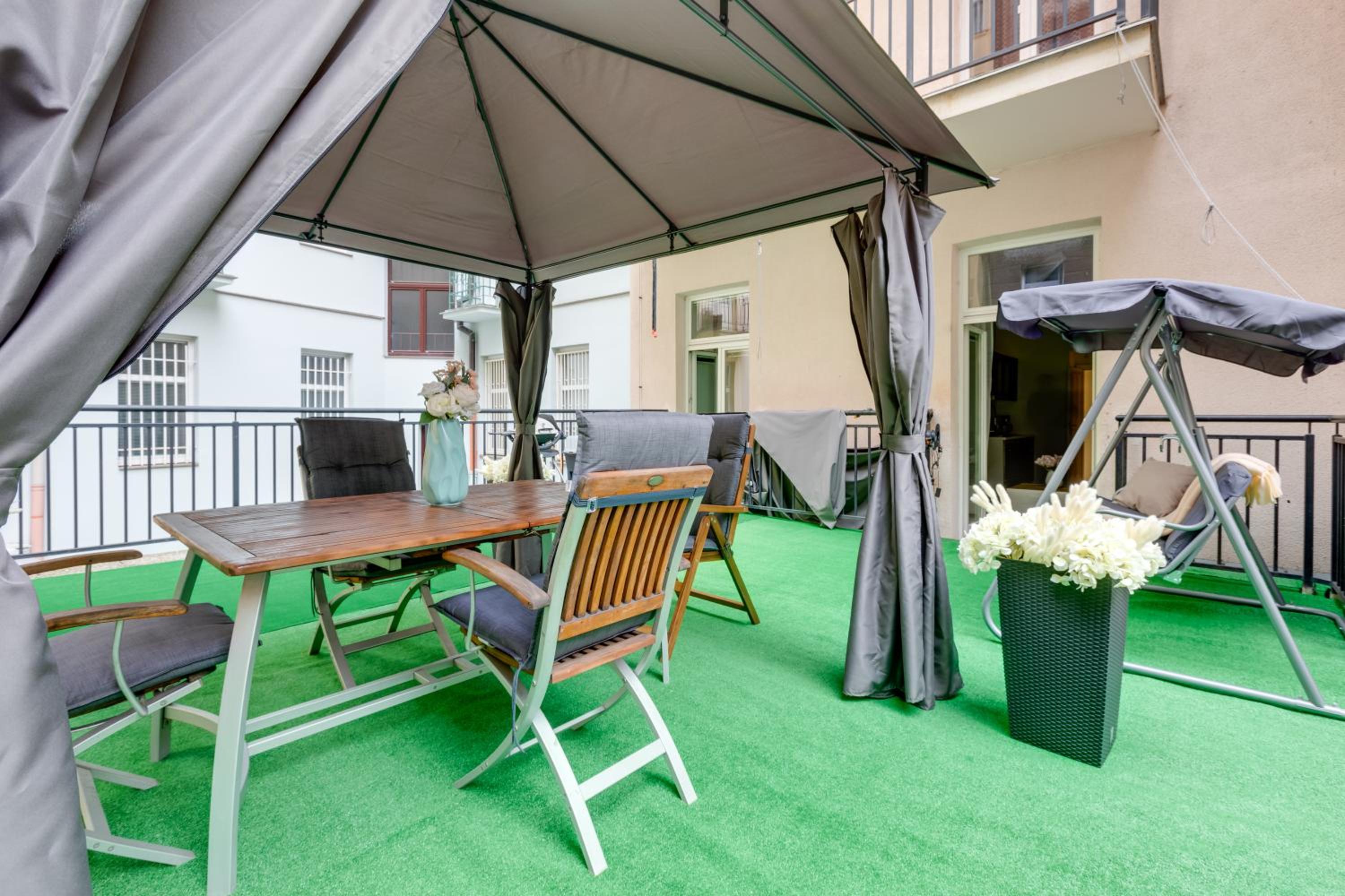Luxury Riverside Apartments In The Center Of Prague