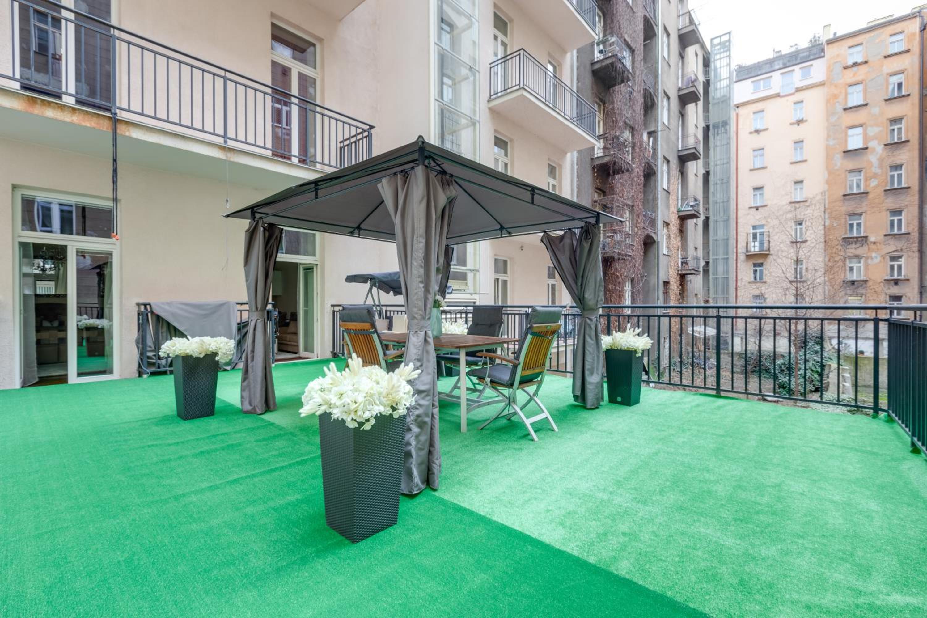 Luxury Riverside Apartments In The Center Of Prague