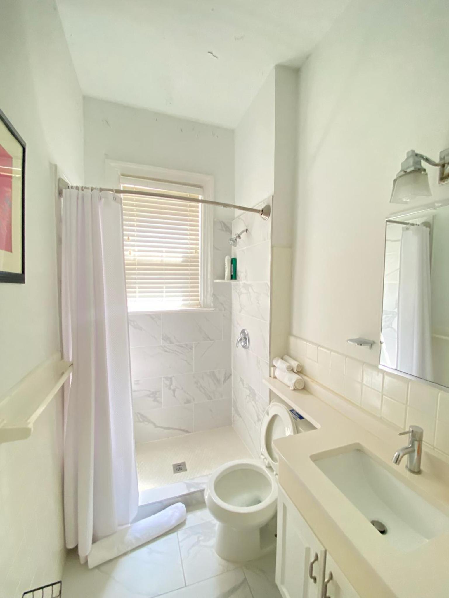 Large DUPLEX Apt 2Bdrm 1Den-Metro, photo 19