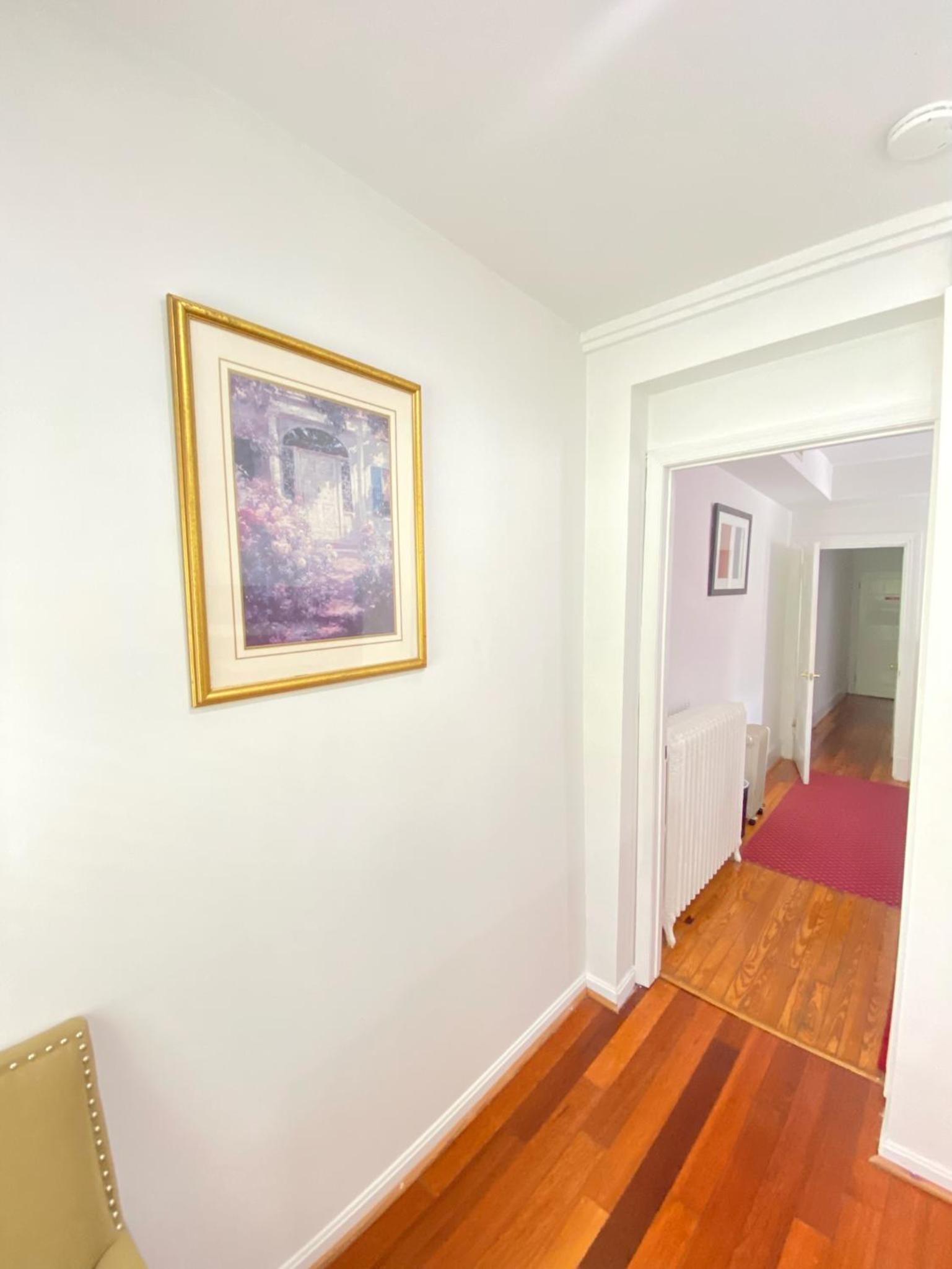 Large DUPLEX Apt 2Bdrm 1Den-Metro photo 4