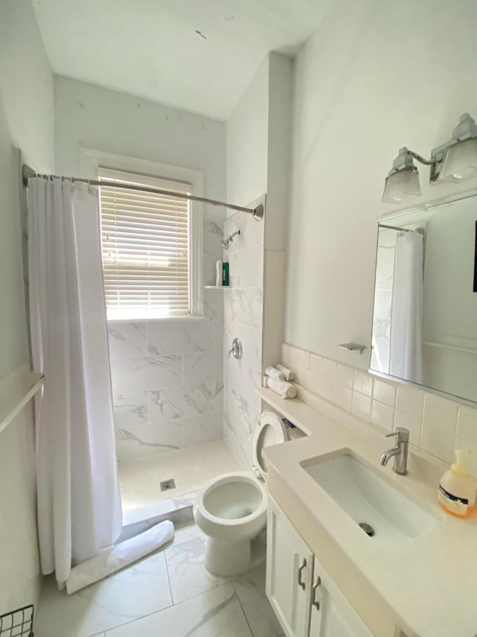 Large DUPLEX Apt 2Bdrm 1Den-Metro, photo 54