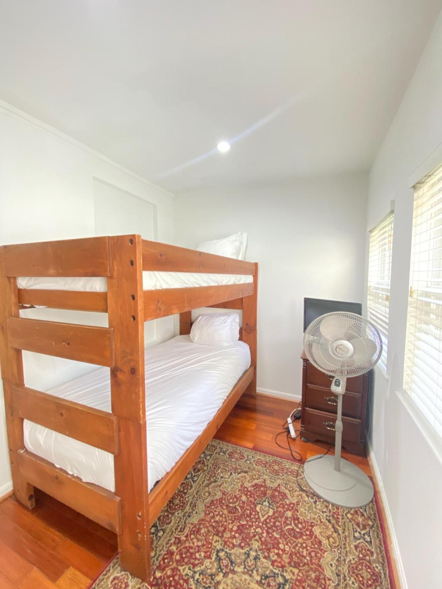 Large DUPLEX Apt 2Bdrm 1Den-Metro, photo 13