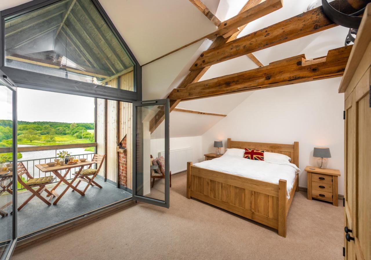 4 Bed in White Horse Common oc-1945