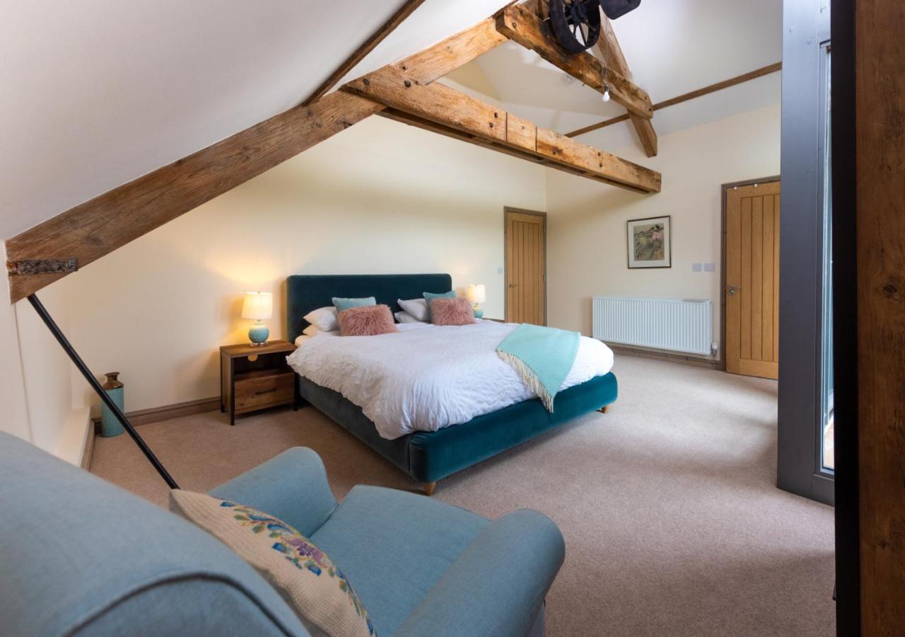 4 Bed in White Horse Common oc-1945
