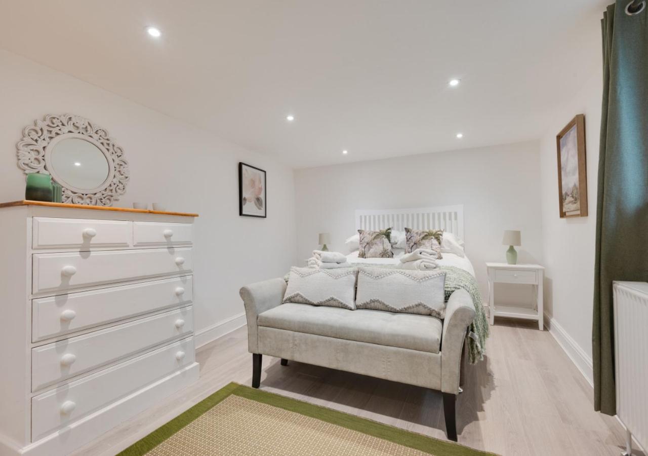 6 Bed in Bacton oc-2316