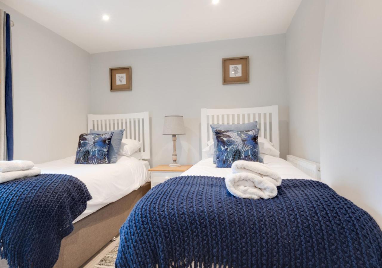 6 Bed in Bacton oc-2316
