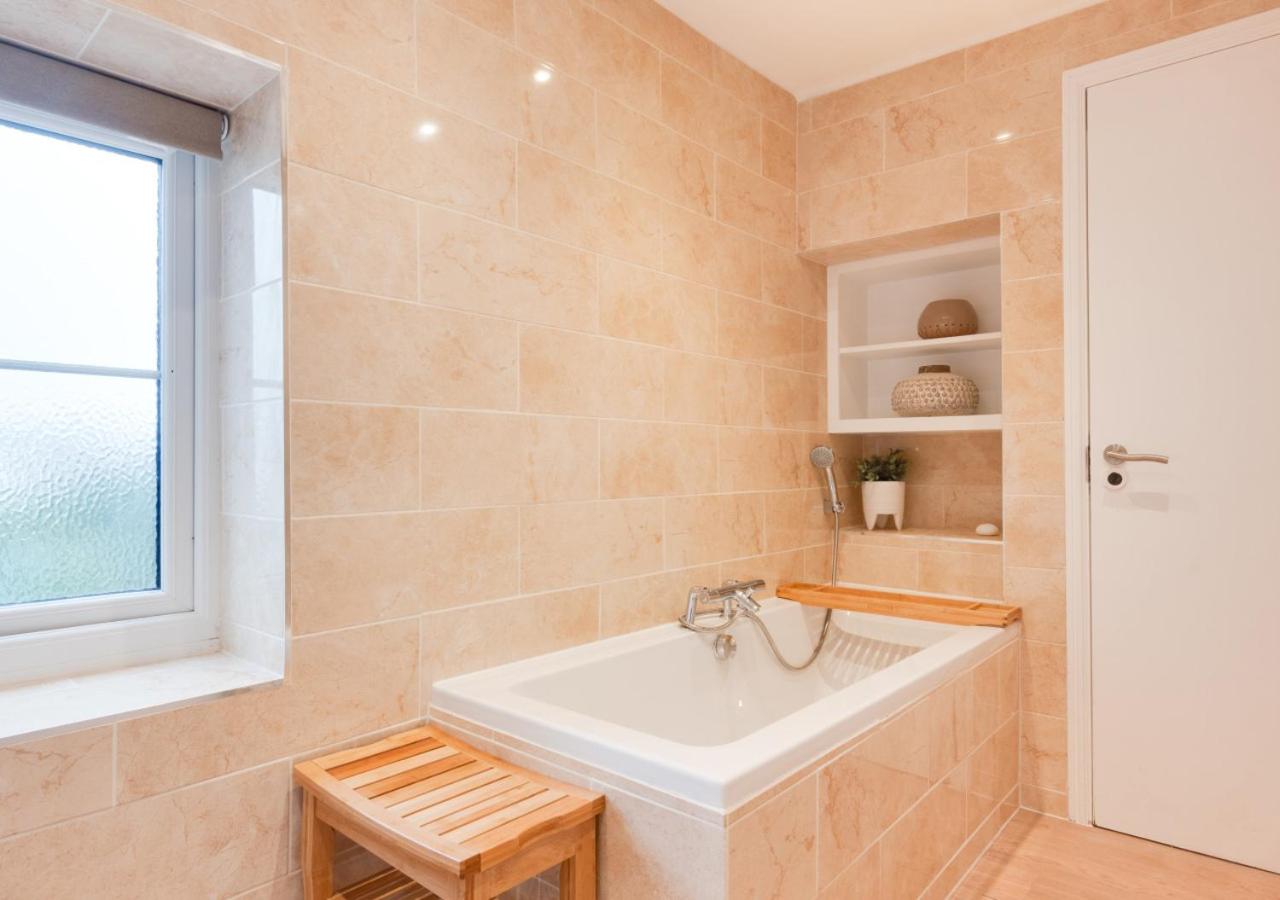 6 Bed in Bacton oc-2316