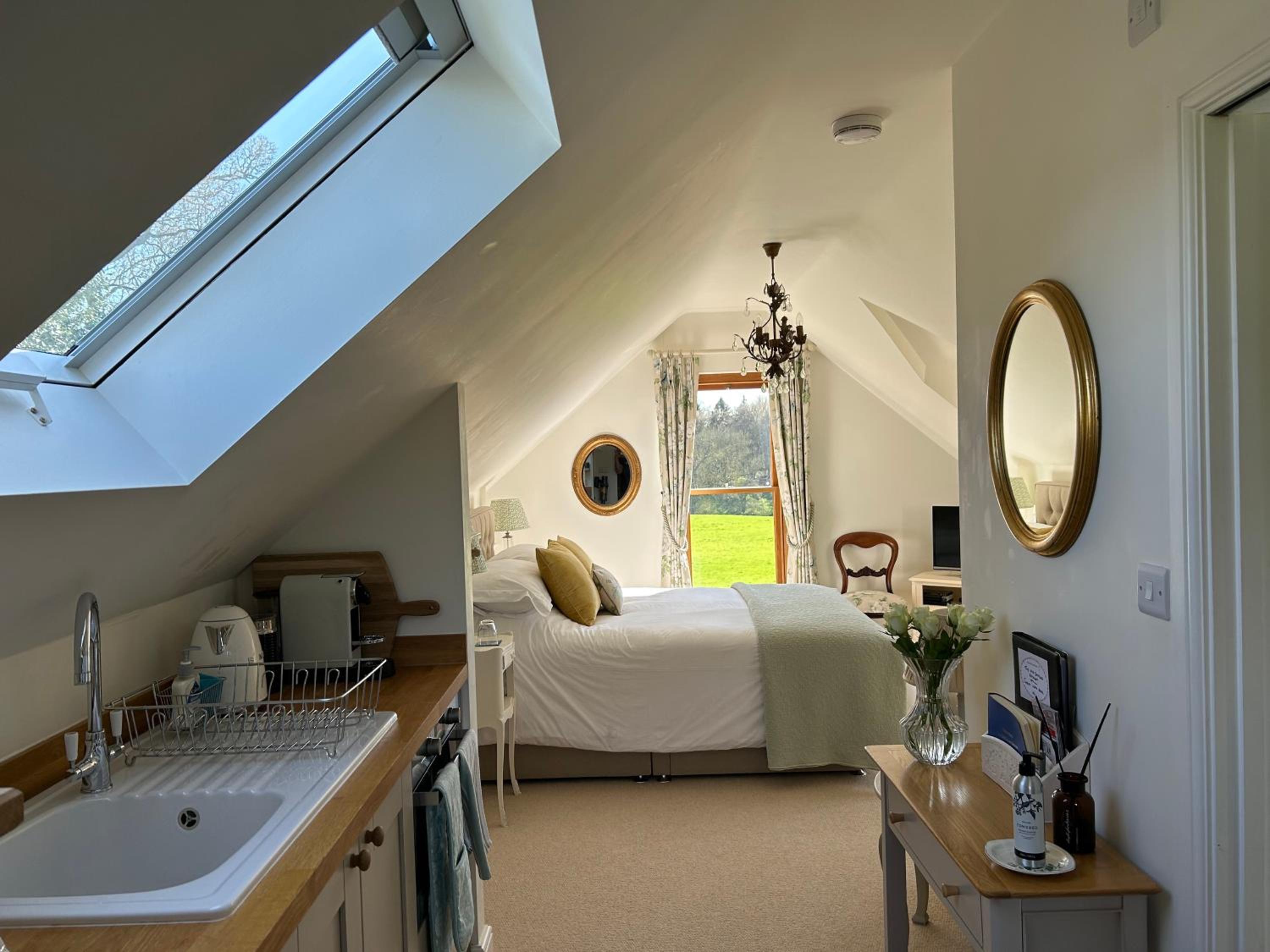The Old Doctors Retreat- Near Soho Farmhouse view 4