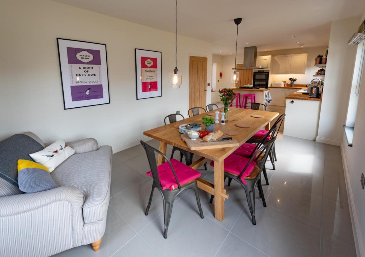 4 Bed in Mundesley oc-1983 view 2