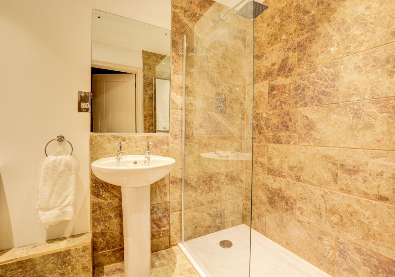 5 Bed in Briston oc-1875