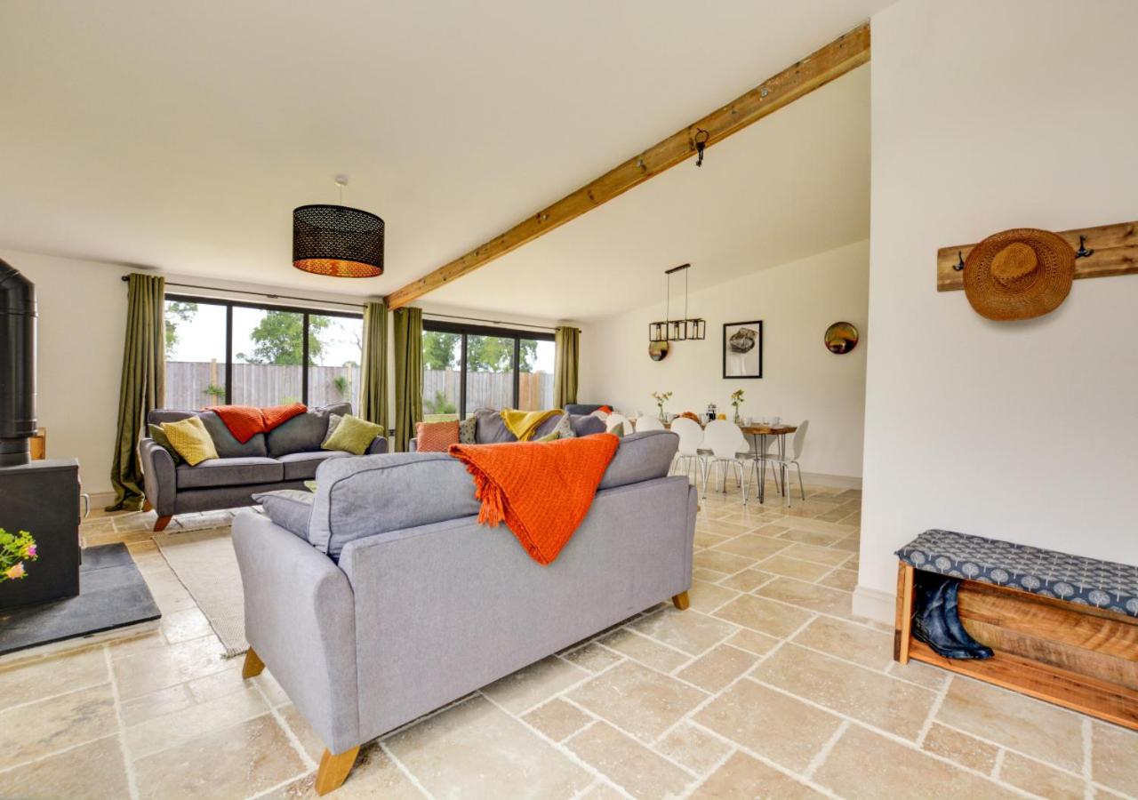5 Bed in Briston oc-1875