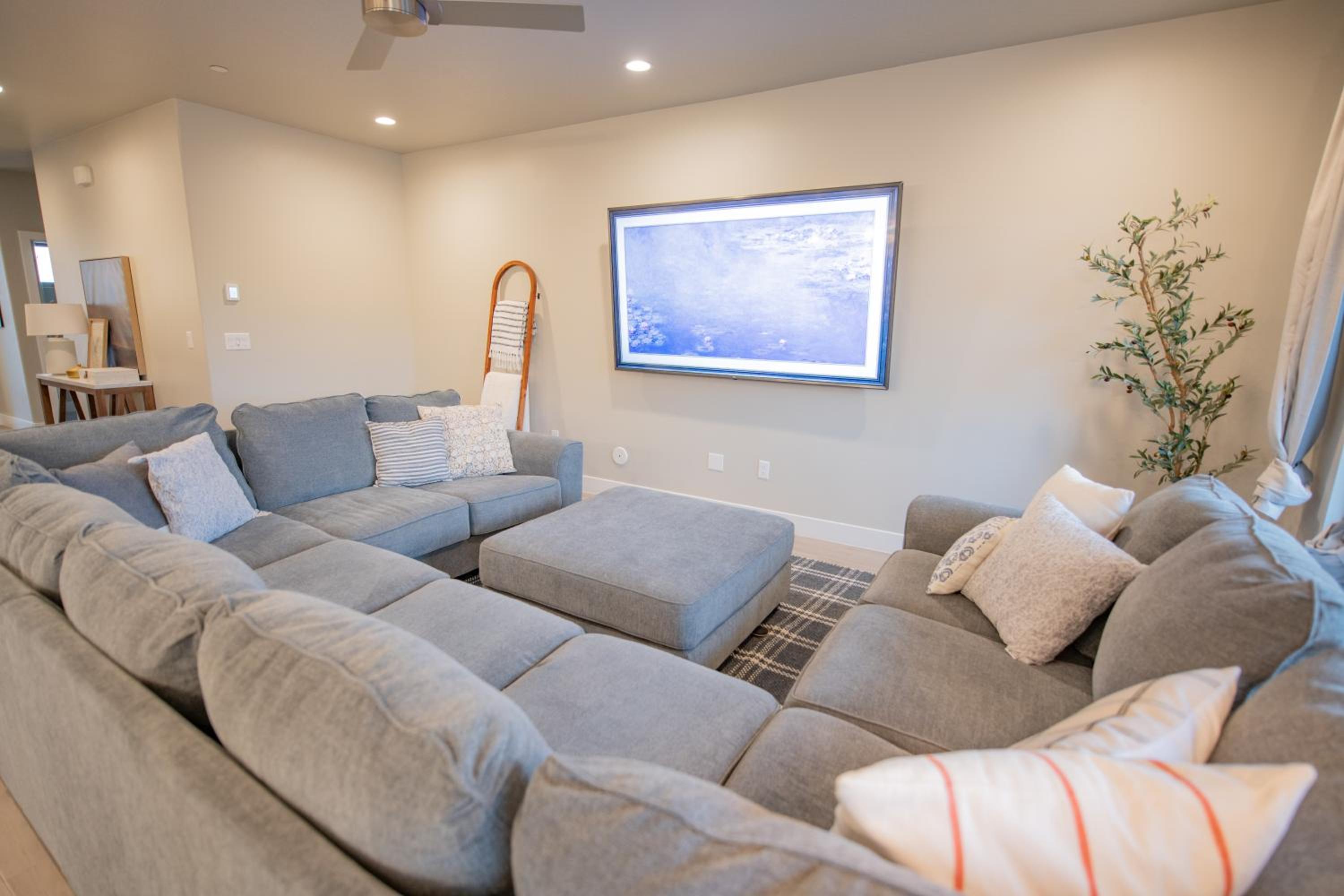 The Pad Spacious Luxury Retreat Sleeps 23, Private Pool, Spa, Game Room and More view 5