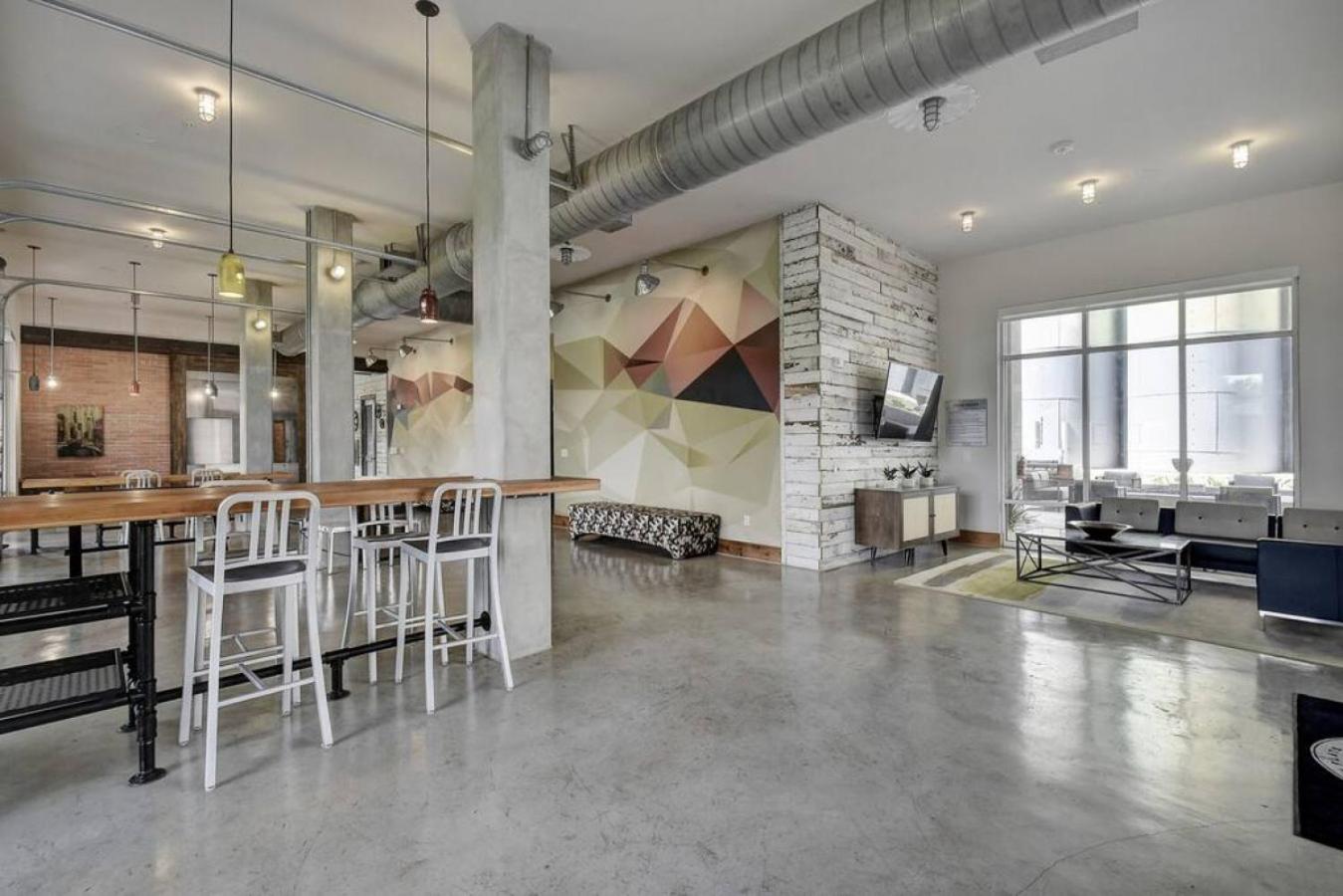 Southtown Staycation Near Riverwalk Alamo Pearl view 4